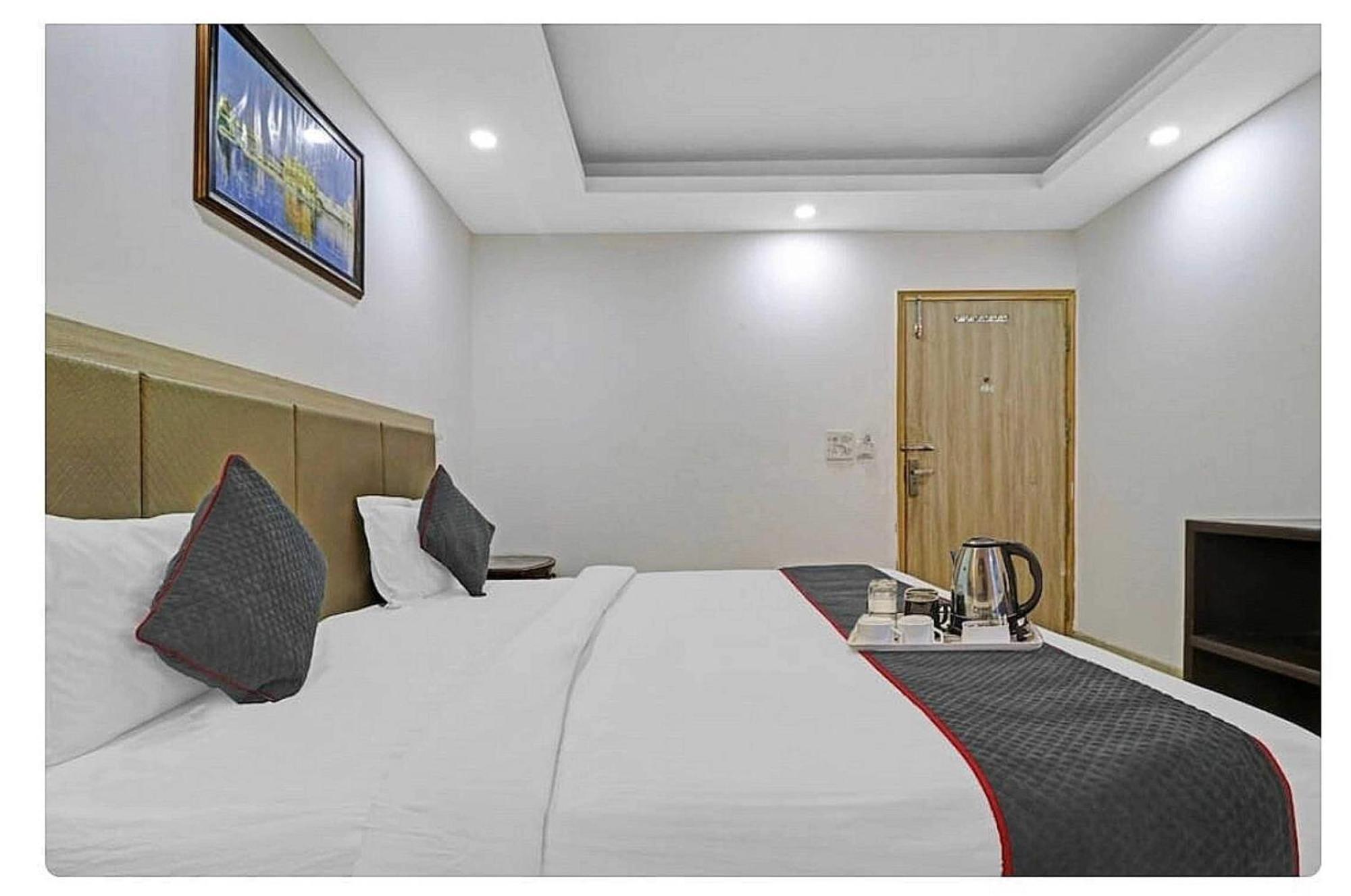 Super Hotel O Mahal Нью-Дели Экстерьер фото