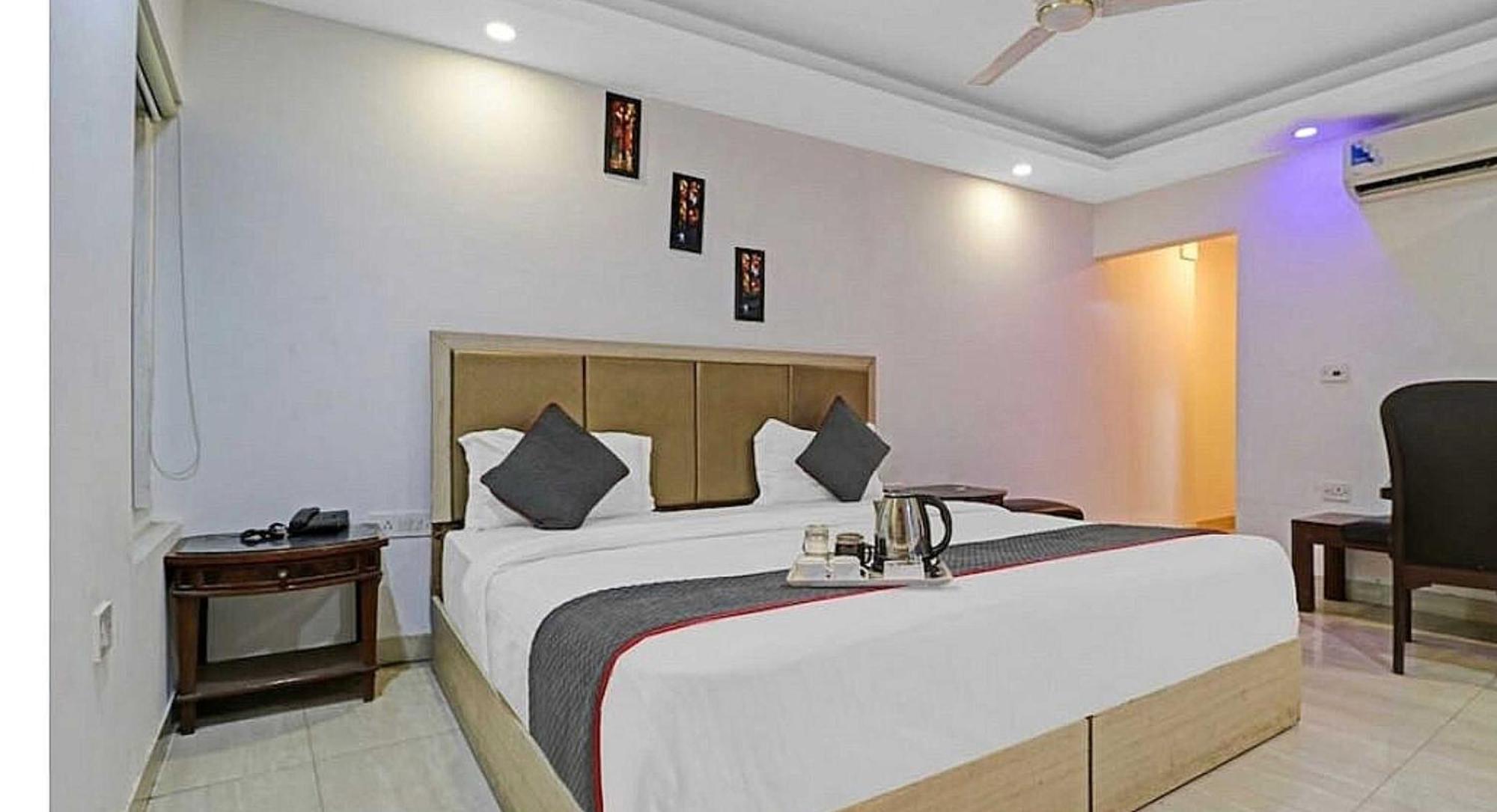 Super Hotel O Mahal Нью-Дели Экстерьер фото