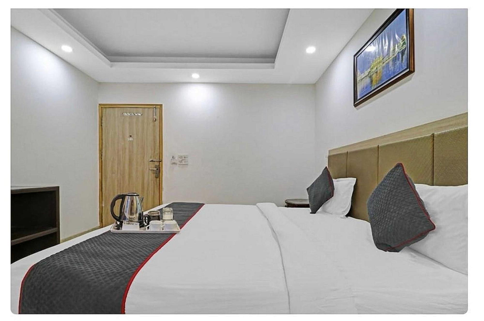 Super Hotel O Mahal Нью-Дели Экстерьер фото